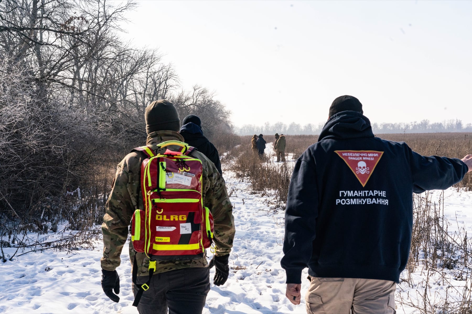 IGR personnel moving through a snow-covered field in Ukraine